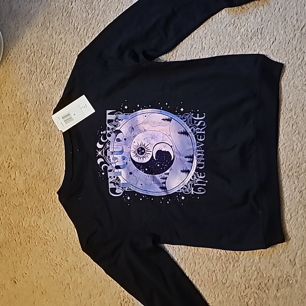 Junior's sweatshirts, size small